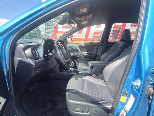 2018 Toyota RAV4 SE Sport photo 13