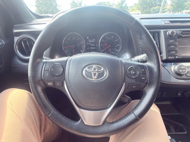 2018 Toyota RAV4 SE Sport photo 16