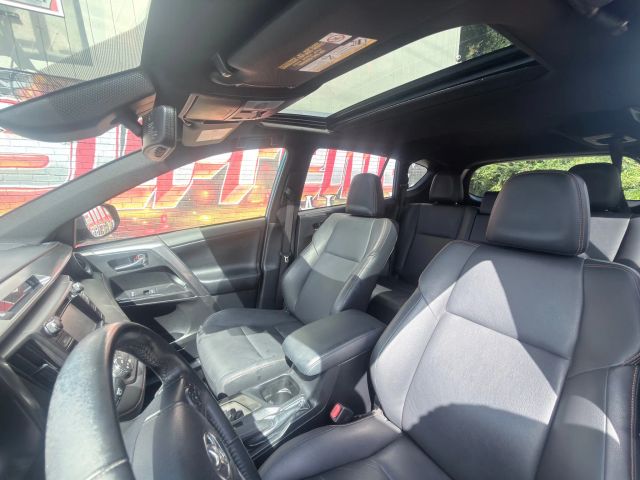 2018 Toyota RAV4 SE Sport photo 23