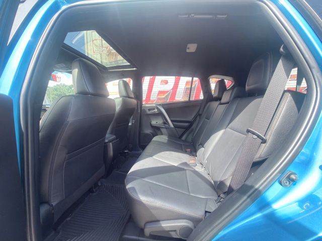 2018 Toyota RAV4 SE Sport photo 25