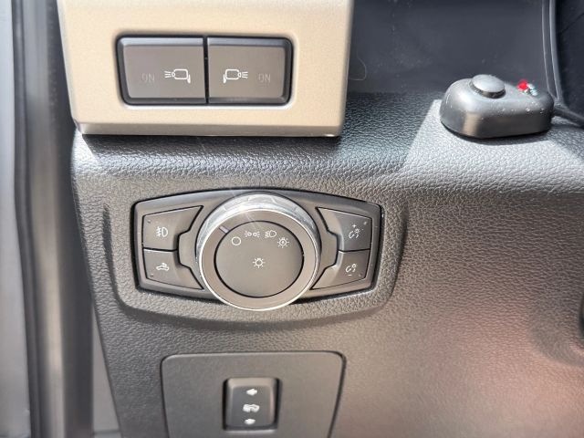 2016 Ford F-150 photo 17