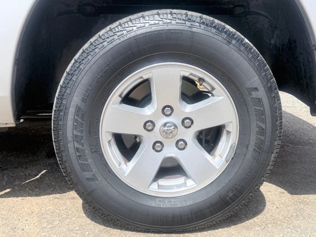 2009 Dodge Ram SLT photo 10