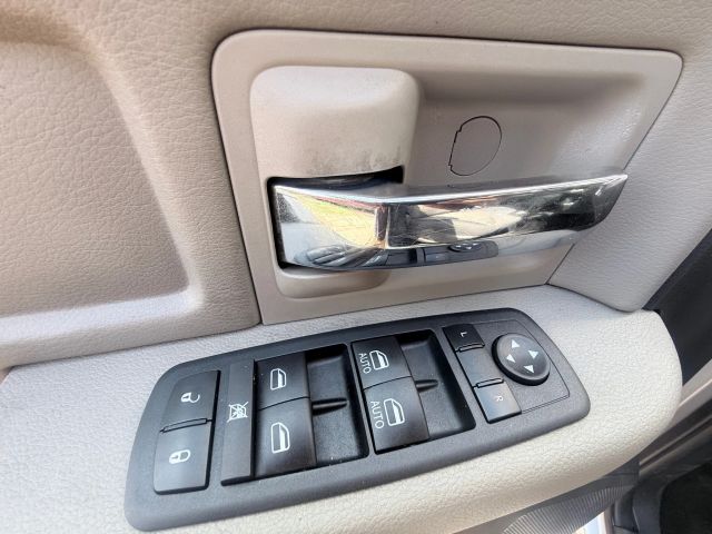 2009 Dodge Ram SLT photo 12