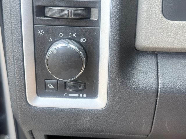 2009 Dodge Ram SLT photo 13
