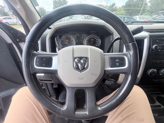 2009 Dodge Ram SLT photo 14
