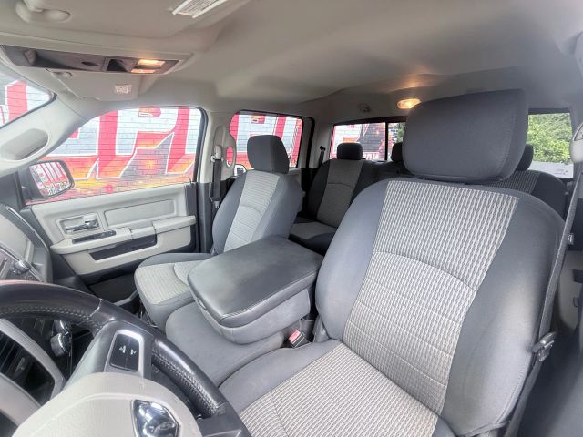 2009 Dodge Ram SLT photo 18