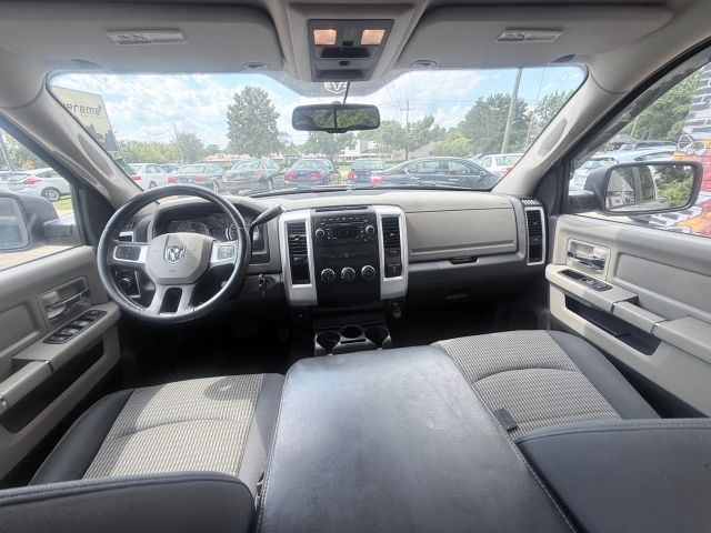 2009 Dodge Ram SLT photo 19