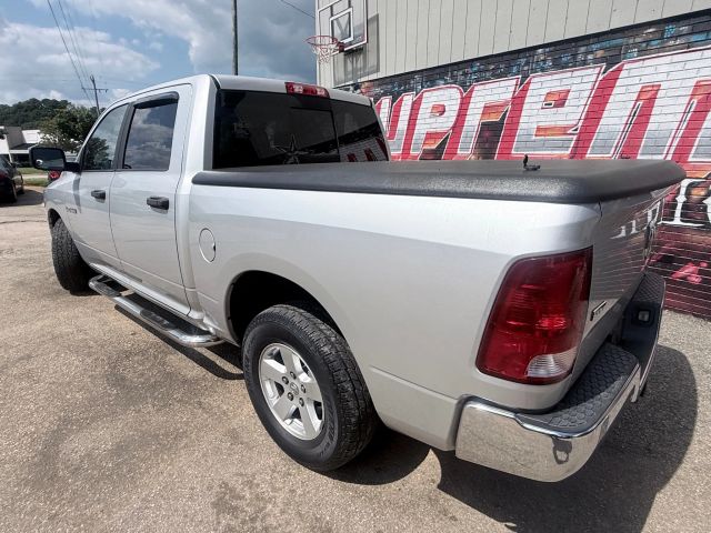 2009 Dodge Ram SLT photo 8