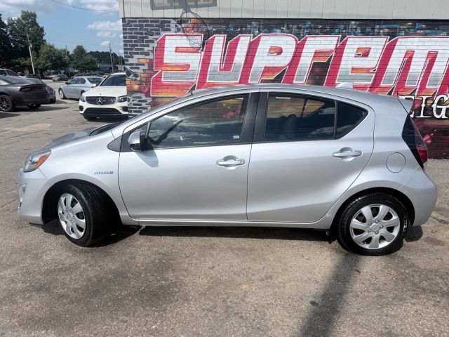 2016 Toyota Prius C One photo 11