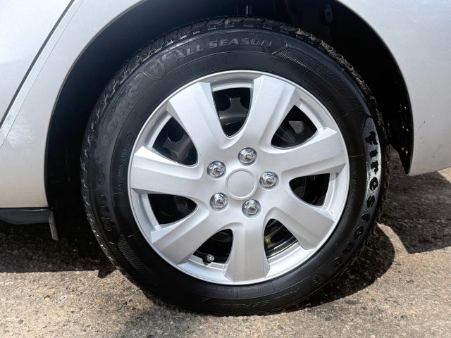 2016 Toyota Prius C One photo 12