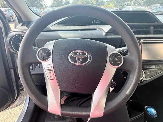 2016 Toyota Prius C One photo 16