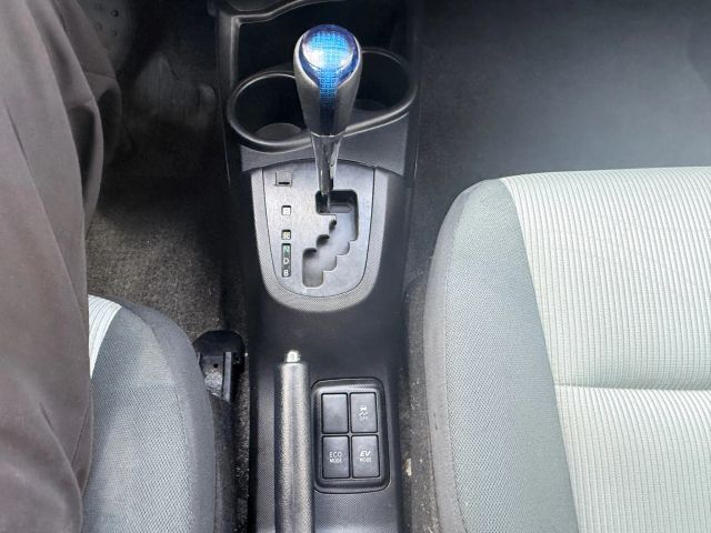 2016 Toyota Prius C One photo 19