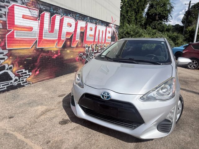 2016 Toyota Prius C One photo 2