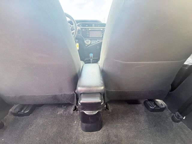 2016 Toyota Prius C One photo 23
