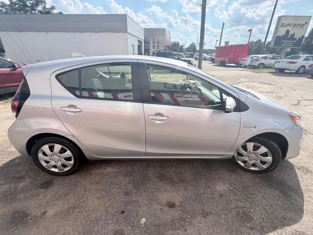 2016 Toyota Prius C One photo 5