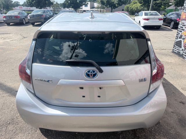 2016 Toyota Prius C One photo 7