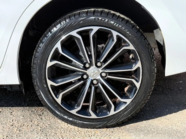 2014 Toyota Corolla L photo 11