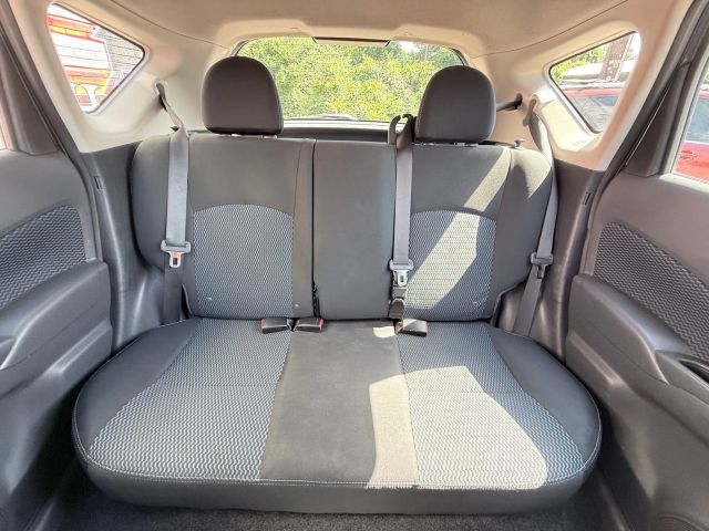 2019 Nissan Versa Note SV photo 25