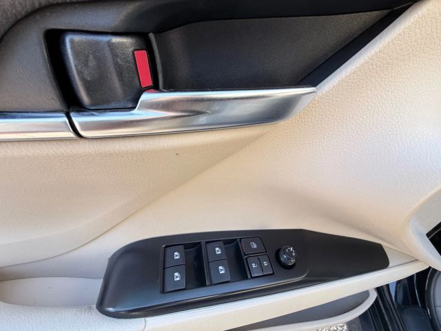 2018 Toyota Camry SE XLE photo 12