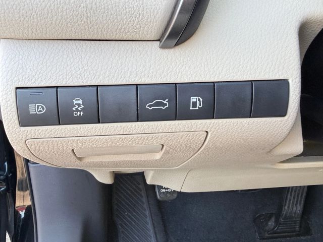 2018 Toyota Camry SE XLE photo 13