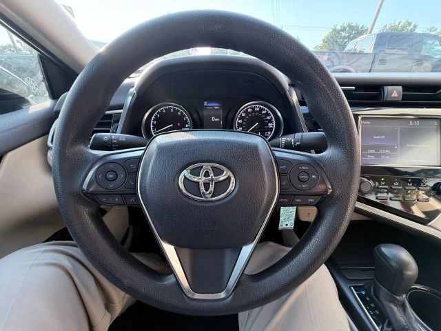 2018 Toyota Camry SE XLE photo 14
