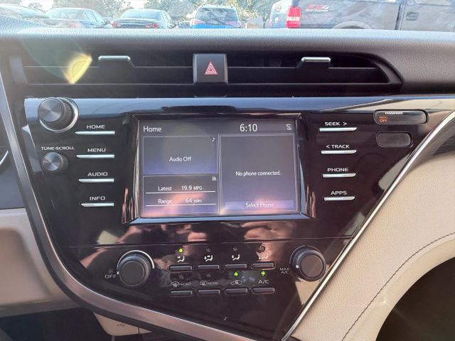 2018 Toyota Camry SE XLE photo 16