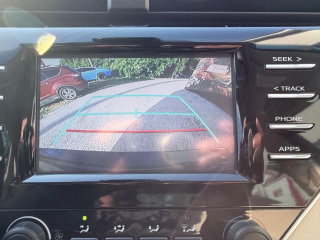 2018 Toyota Camry SE XLE photo 17