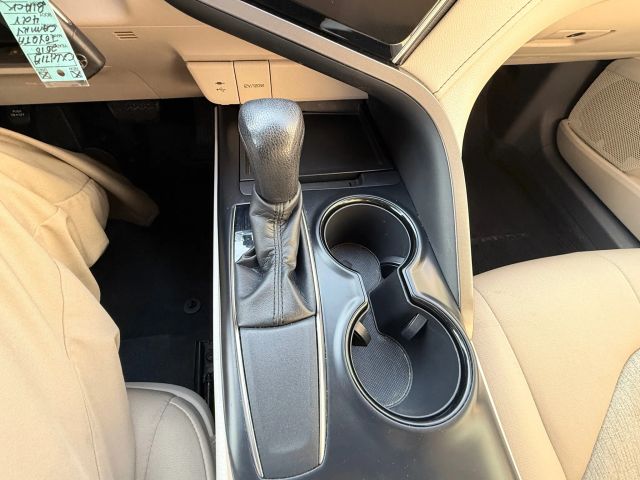 2018 Toyota Camry SE XLE photo 19