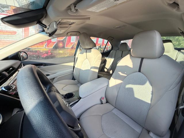 2018 Toyota Camry SE XLE photo 20
