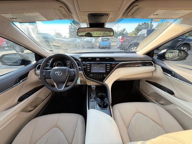 2018 Toyota Camry SE XLE photo 21