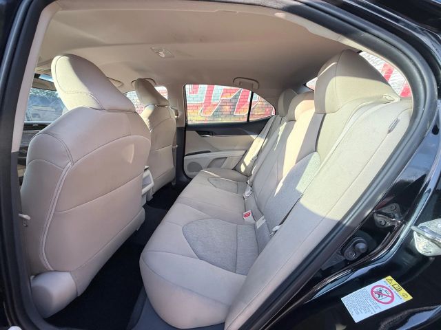 2018 Toyota Camry SE XLE photo 22