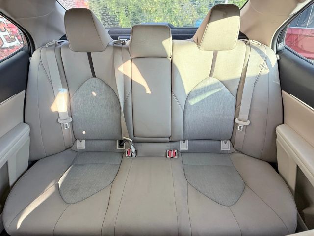 2018 Toyota Camry SE XLE photo 23