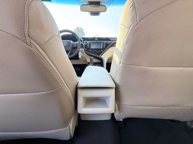 2018 Toyota Camry SE XLE photo 24