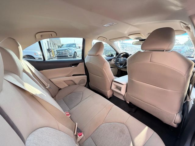 2018 Toyota Camry SE XLE photo 25