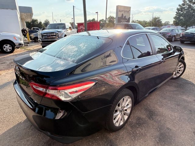 2018 Toyota Camry SE XLE photo 4