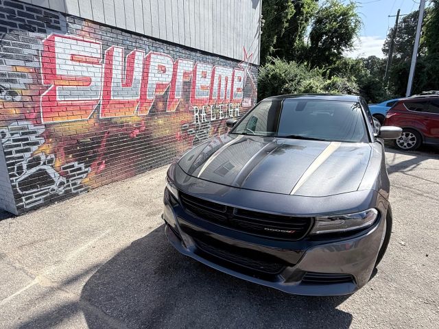 2017 Dodge Charger SE photo 2