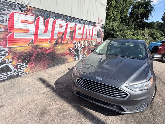 2019 Ford Fusion SE Hybrid photo 2