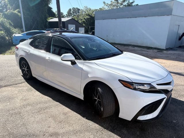 2021 Toyota Camry SE photo 2