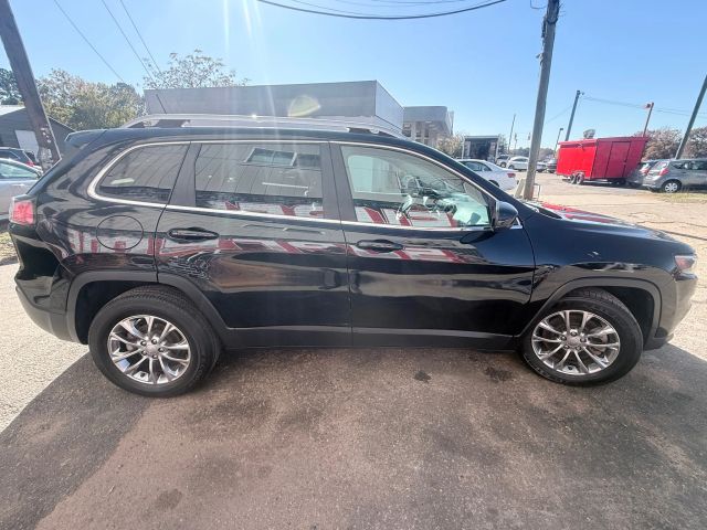 2019 Jeep Cherokee Latitude Sport photo 4