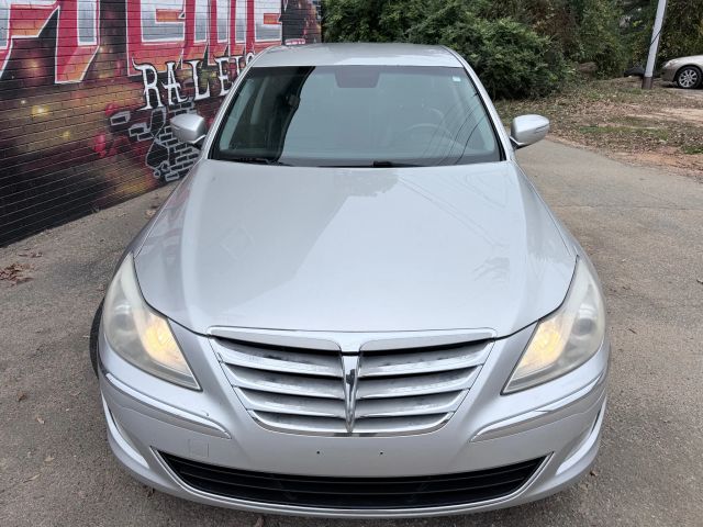 2012 Hyundai Genesis 3.8 photo 2