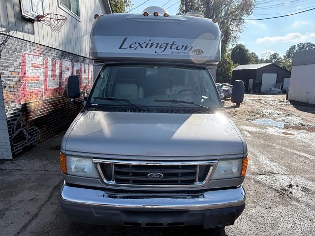 2006 Ford E-450 photo 2