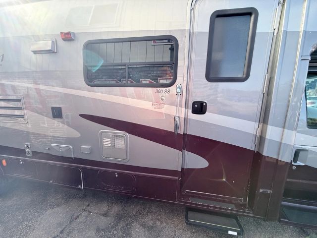 2006 Ford E-450 photo 4