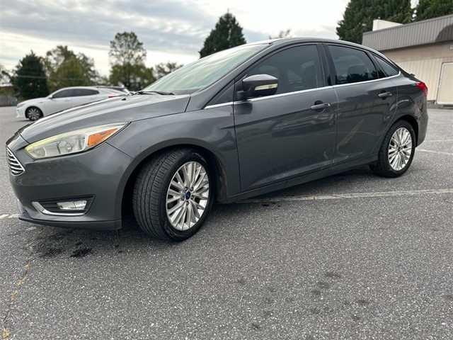 Ford Focus Titanium Sedan in Hickory