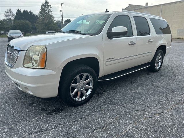 GMC Yukon Denali XL 4WD in Hickory