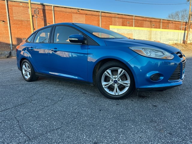 Ford Focus SE Sedan in Hickory