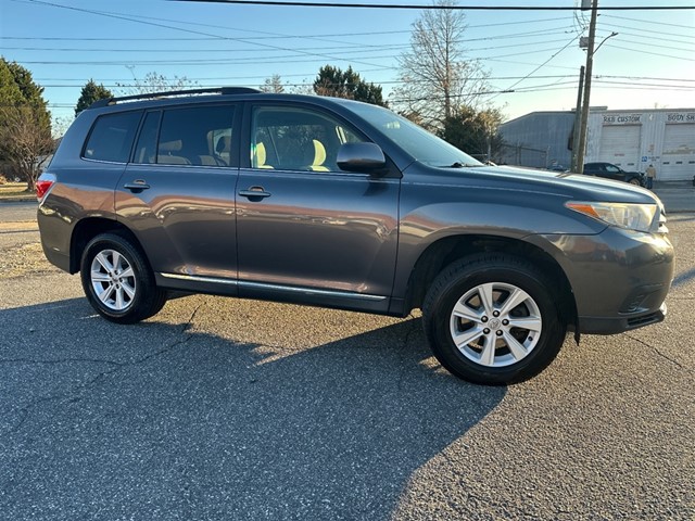 Toyota Highlander Base 4WD in Hickory