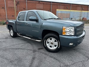 Picture of a 2011 Chevrolet Silverado 1500 LT Crew Cab 4WD
