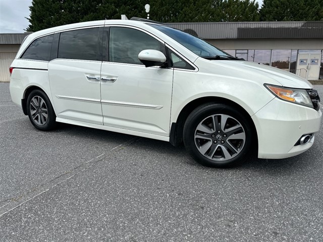 Honda Odyssey Touring in Hickory