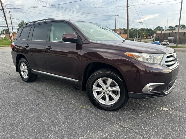 Toyota Highlander Base 4WD in Hickory