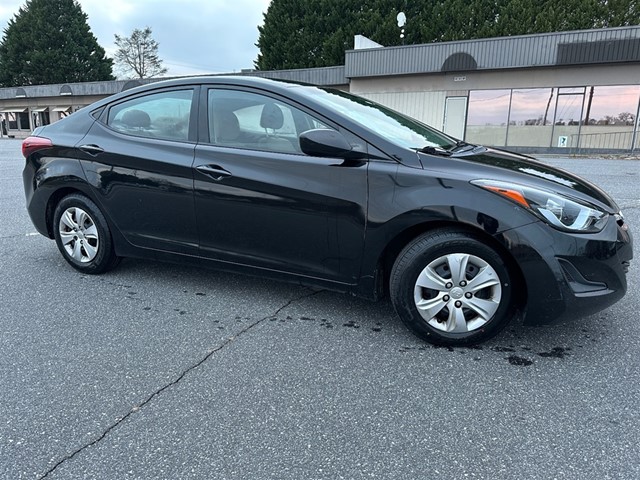 Hyundai Elantra SE 6AT in Hickory